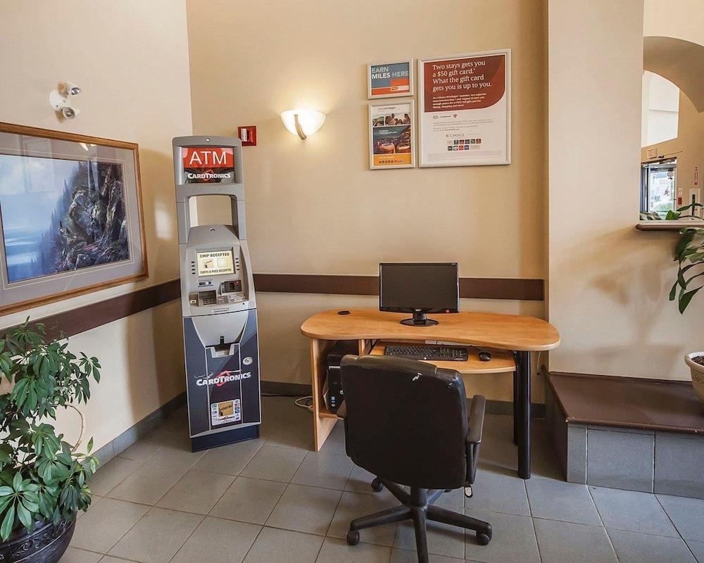 Econolodge Inn&Suites Hinton Esterno foto