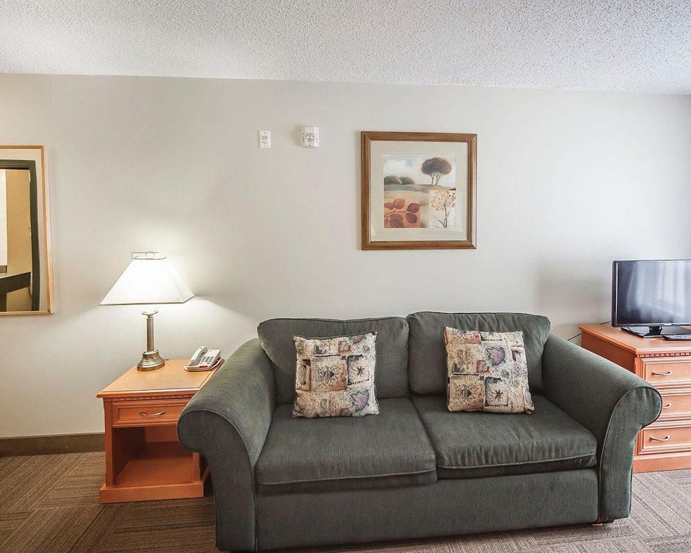Econolodge Inn&Suites Hinton Esterno foto