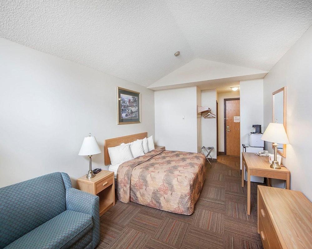 Econolodge Inn&Suites Hinton Esterno foto