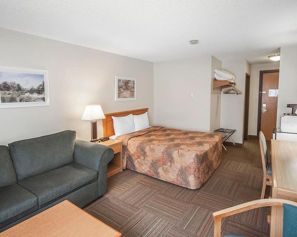 Econolodge Inn&Suites Hinton Esterno foto
