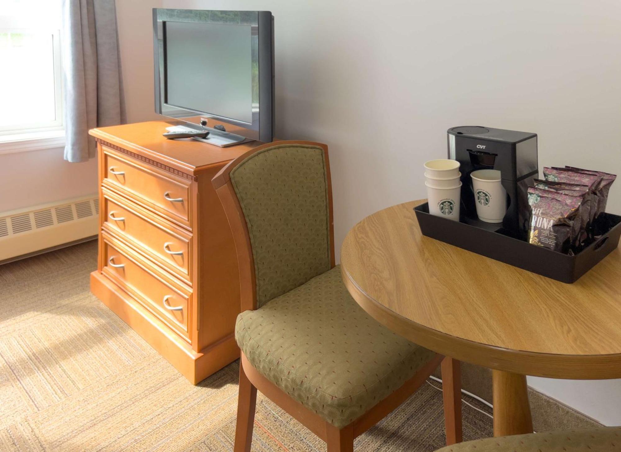 Econolodge Inn&Suites Hinton Esterno foto