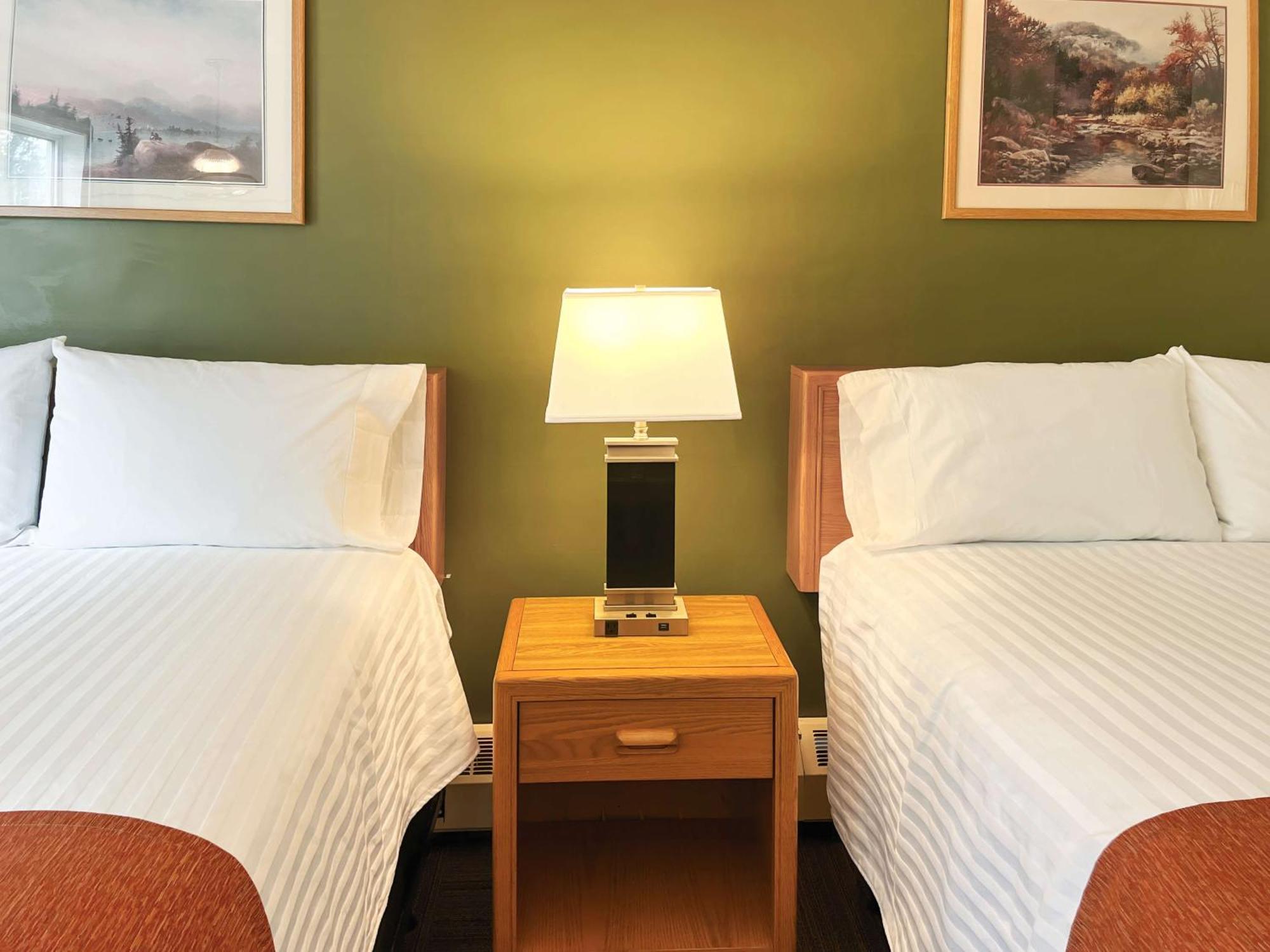Econolodge Inn&Suites Hinton Esterno foto